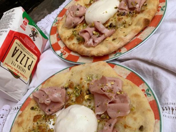 pizza mortadella